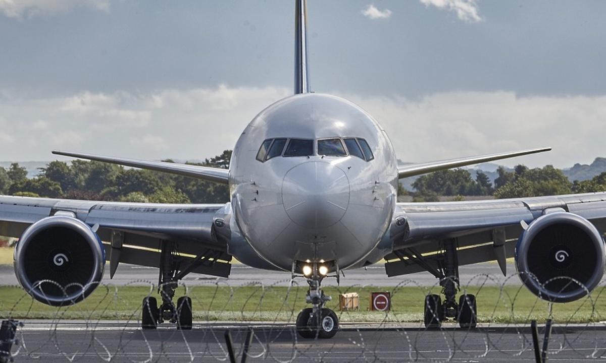 Woman Opens Plane’s Emergency Exit Thinking It’s the Toilet Door