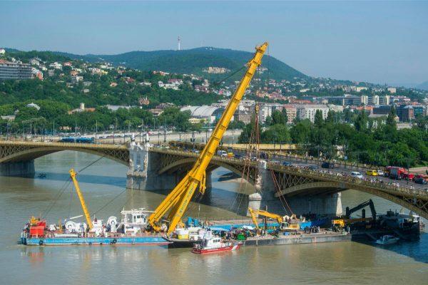 Officials conduct the recovery operation of the sunk shipwreck at Margaret Bridge, the scene of the fatal boat accident in Budapest, Hungary, on, June 11, 2019. (Zoltan Balogh/MTI via AP)