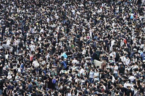Protesters occupy two main highways near the government headquarters in Hong Kong on June 12, 2019. (ANTHONY WALLACE/AFP/Getty Images)