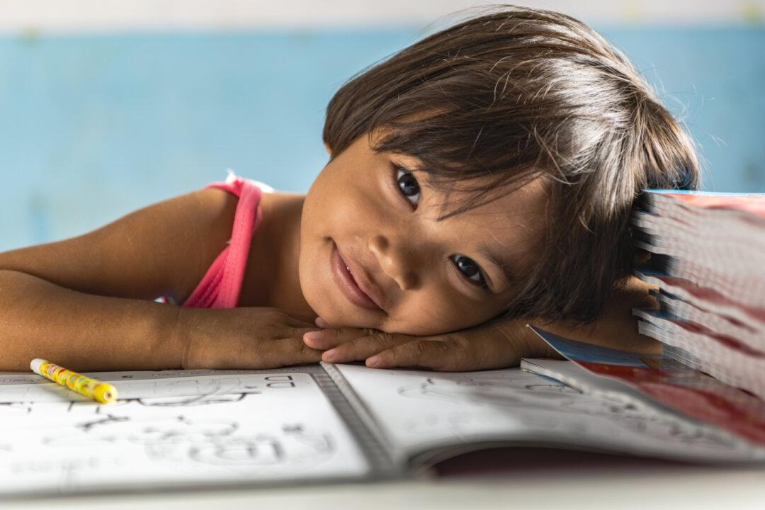 Couple Start a School for Poor Kids That Accepts Plastic Waste Recycling Instead of Tuition