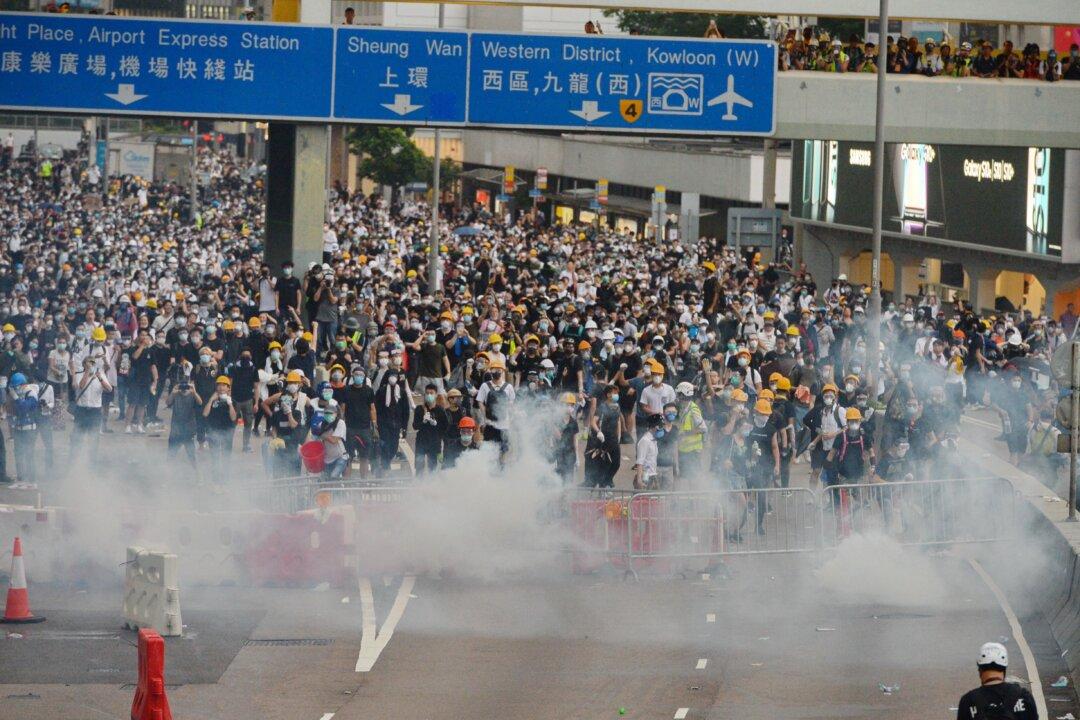 Thousands Sign Online Petition Calling for Hong Kong, Chinese Officials Who Support Extradition Bill to Be Barred From US