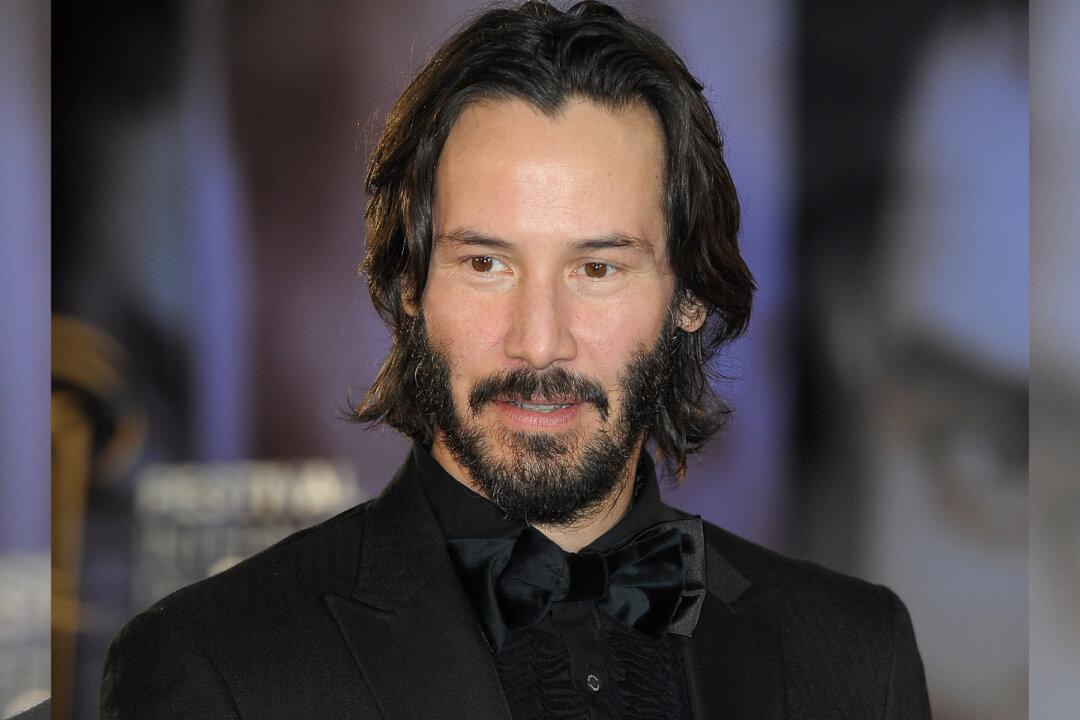 Keanu Reeves Hailed ‘Respectful King’ by Fans for How He Poses With Women