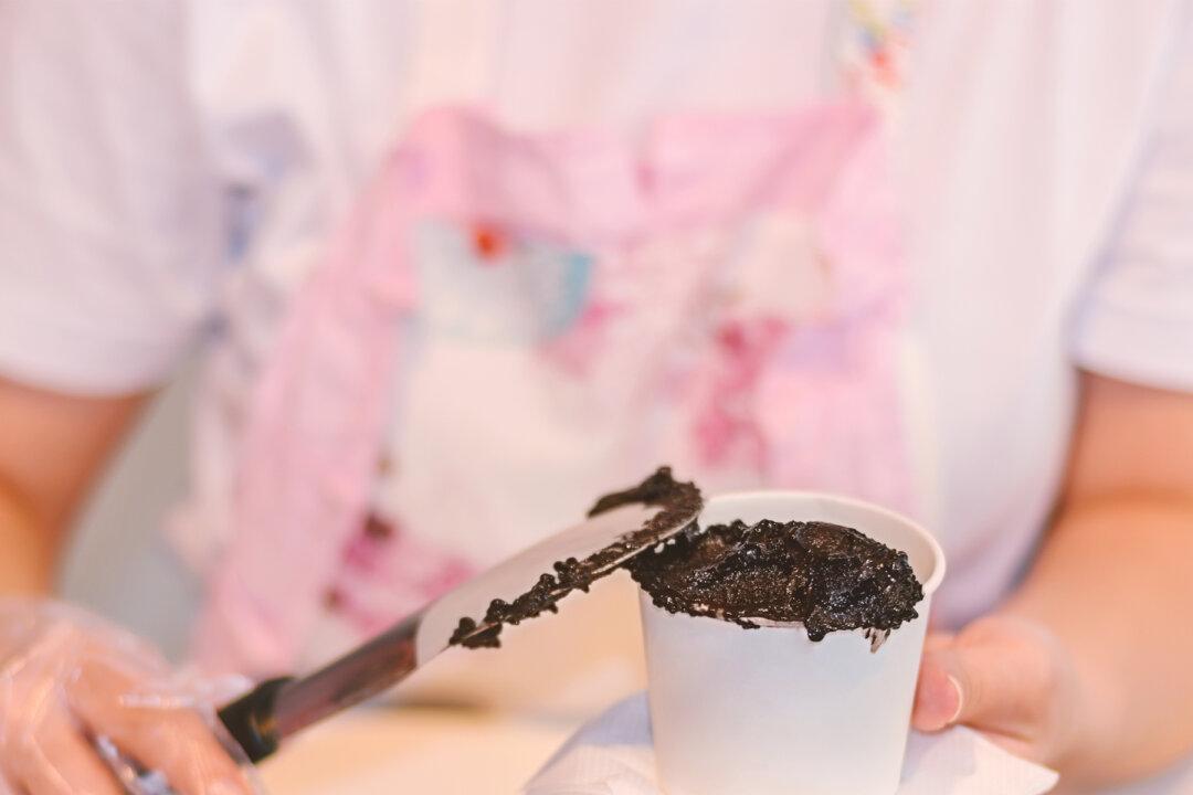 7-Year-Old’s Hot Chocolate Stand Raises $22,000 to ‘Help the President Build the Wall’