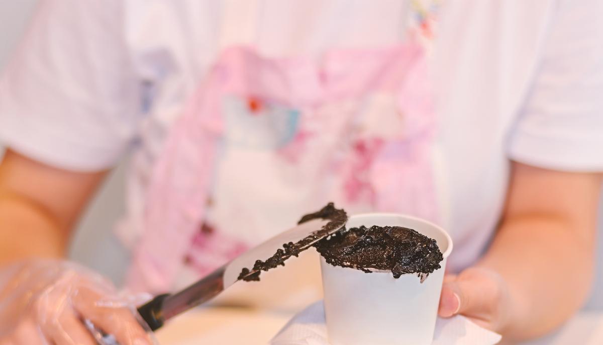 7-Year-Old’s Hot Chocolate Stand Raises $22,000 to ‘Help the President Build the Wall’