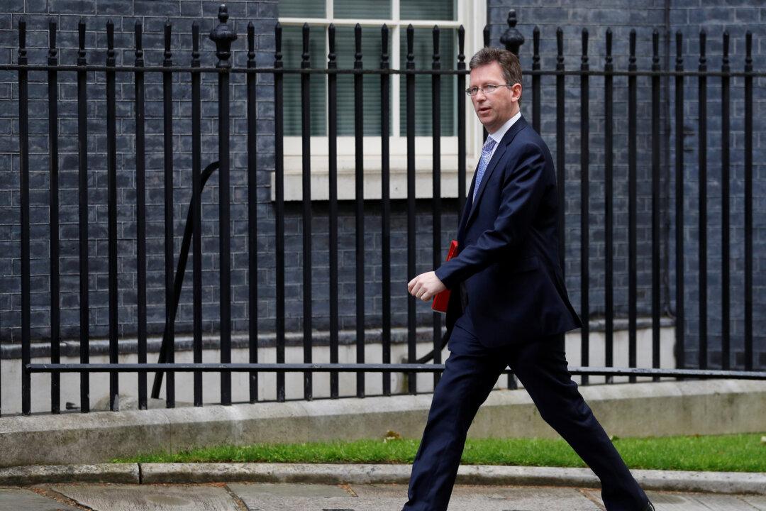 UK Tells Telecom Firms to Be Cautious Over Huawei After US Warnings