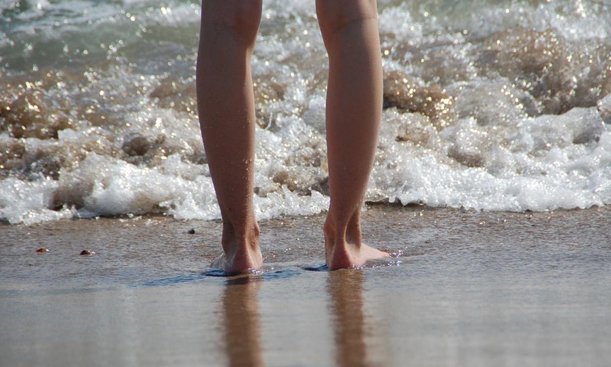Man Dips Foot in Ocean Water and Contracts Flesh Eating Bacteria