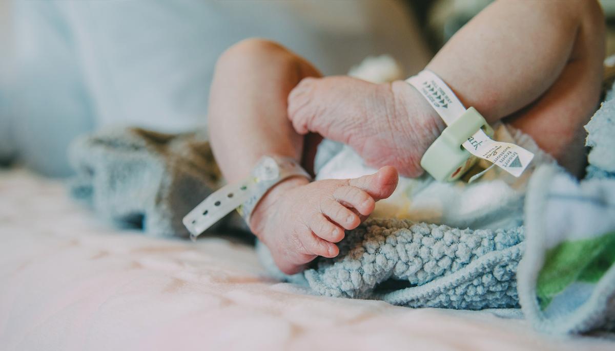 Doctors Panic When Newborn’s Skin Begins to Crack Seconds After Emergency C-section