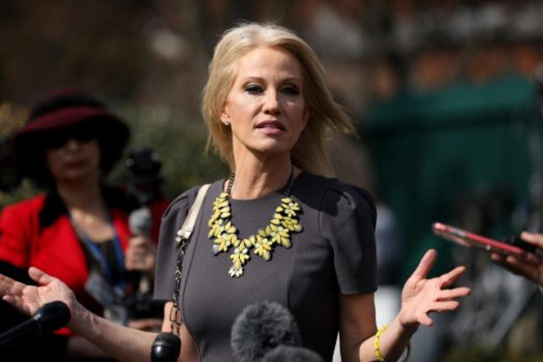 Kellyanne Conway to Leave White House End of Month