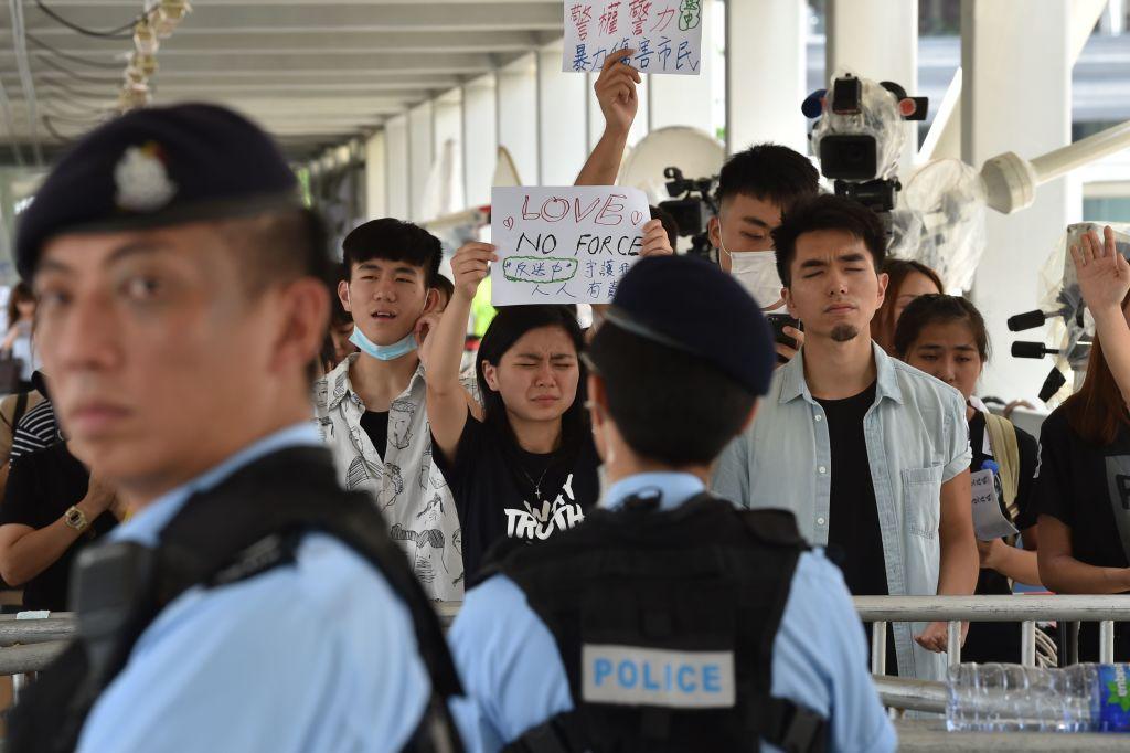 Hong Kong Police ‘Trapped in the Middle’ by Polarizing Extradition Bill