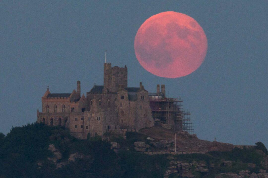 Extremely Rare Harvest Moon Is Happening This Friday the 13th