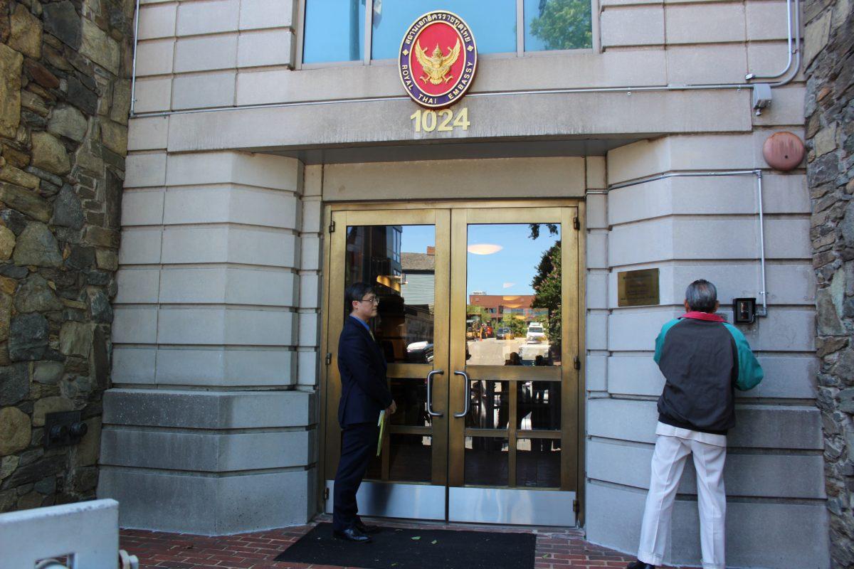 Rally organizer Frank Lee prepares to deliver a letter to the Thai Embassy from Sound of Hope president Alan Zheng asking Thailand to release SOH volunteer Chiang Yung-Shin, in Washington on June 14, 2019. (Joan Chang/The Epoch Times)