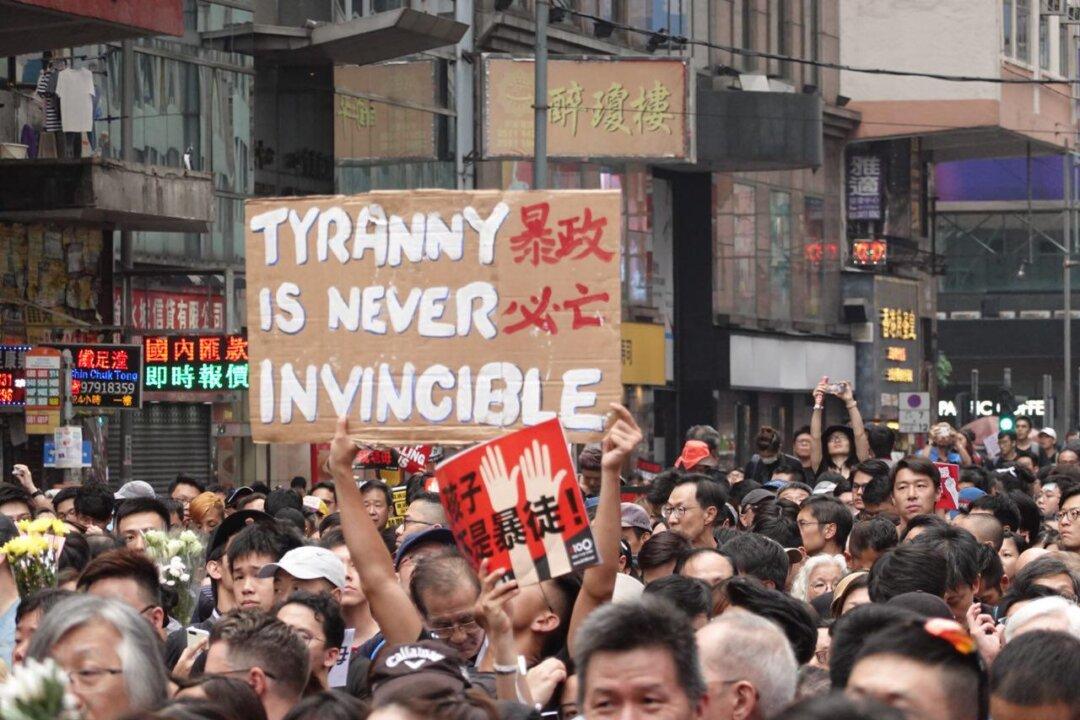 US Says China Acts Like ‘Thuggish Regime’ Amid Hong Kong Row