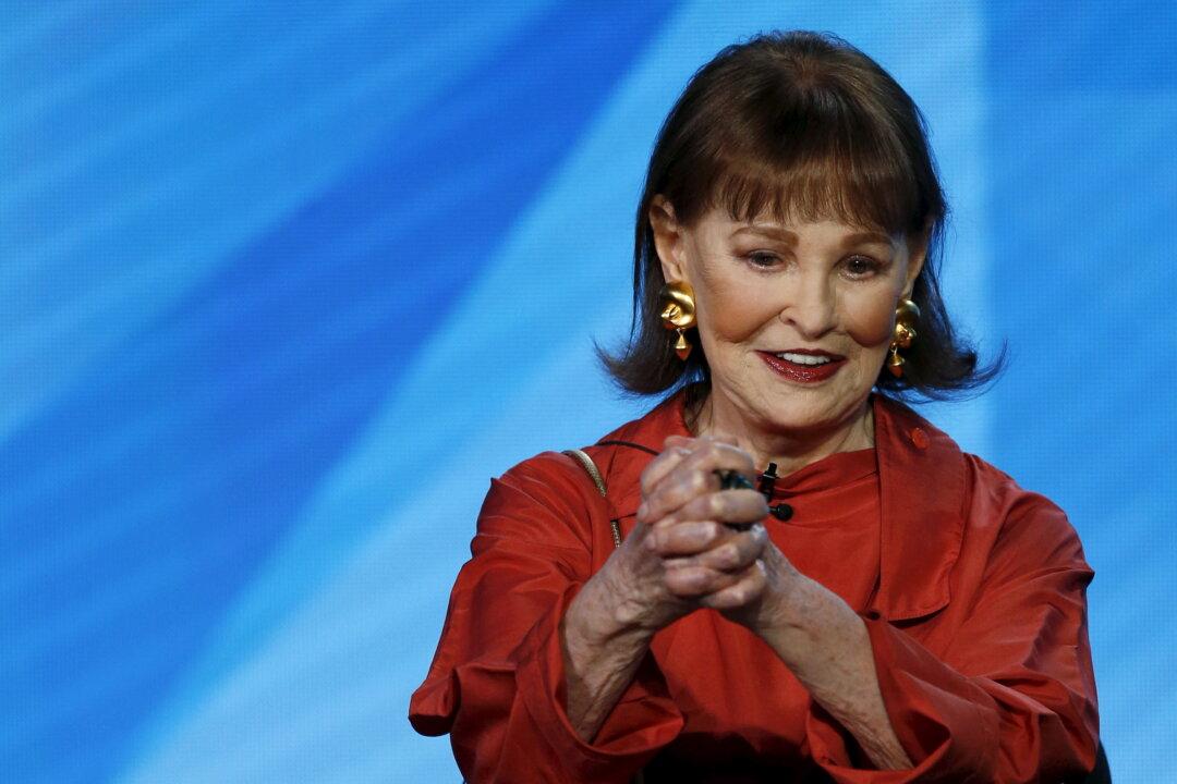Fashion Icon, Socialite Gloria Vanderbilt Dead at 95