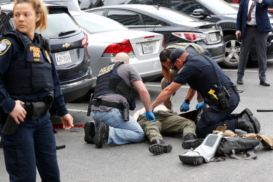 Man Shot in Gunfire Exchange Outside Dallas Courthouse Dies