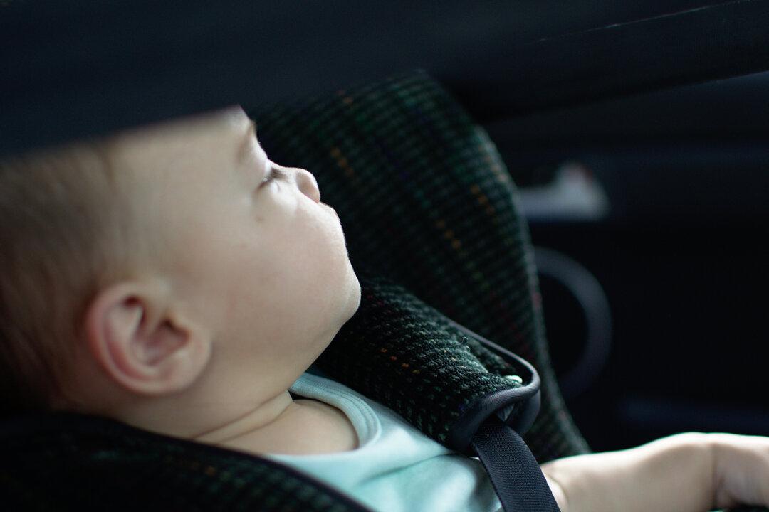 State Trooper Finds Abused Toddler Inside Van and Can’t Hold Back His Tears