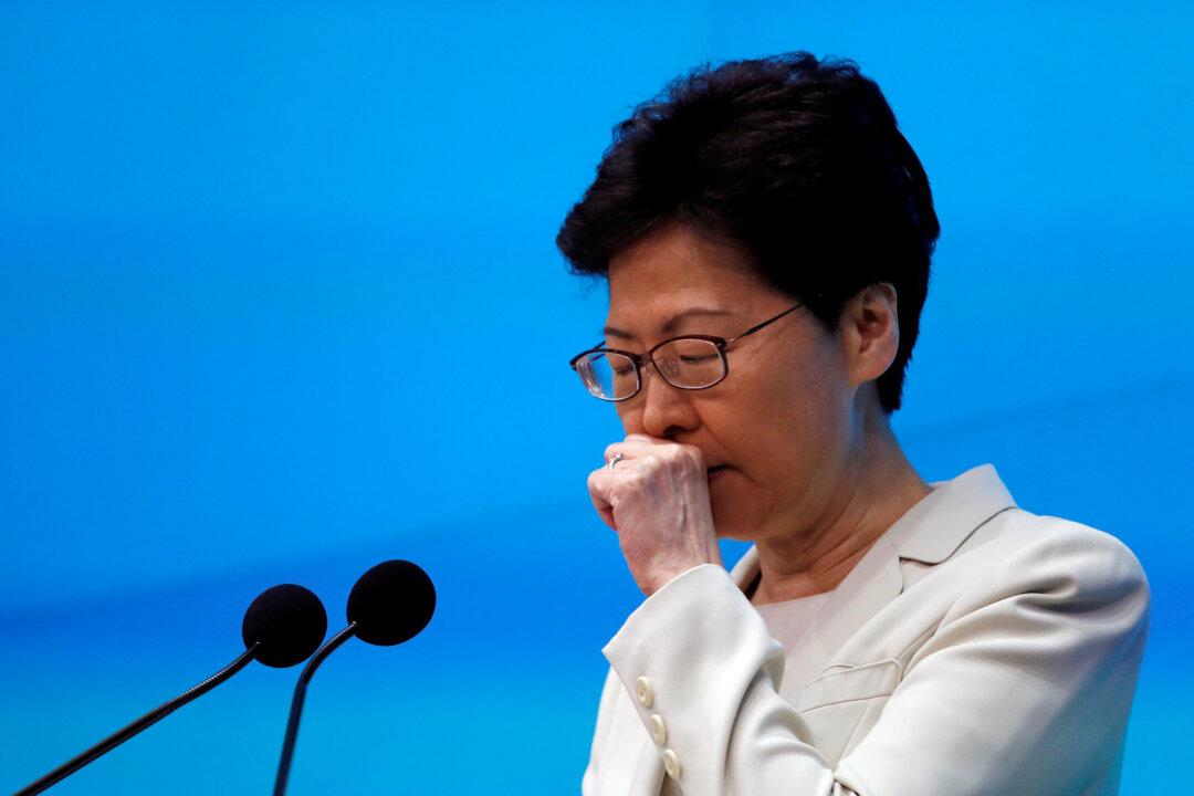 Hong Kong Leader Ignores Protesters’ Deadline, Setting Stage for Further Demonstrations