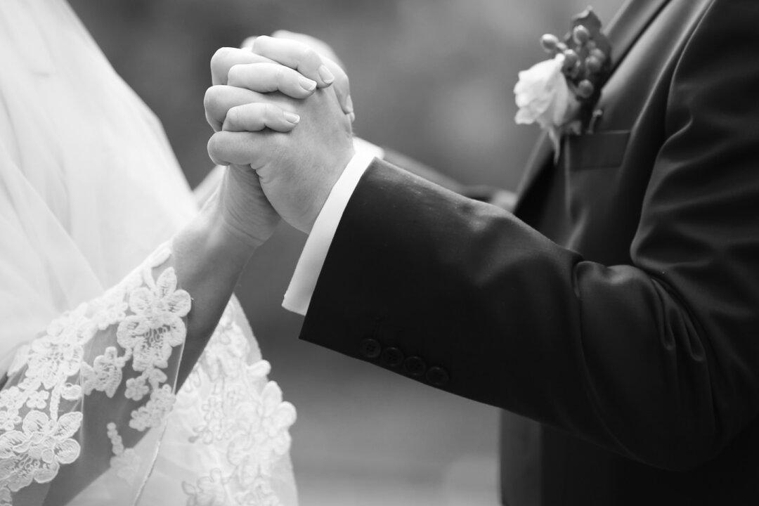 Wife Renews Vows With Husband in a Touching Ceremony Days Before He Passes Away