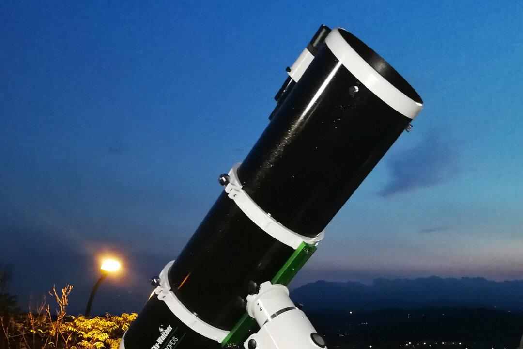 Grandma Spends Nights to Take This Incredible Photo in Backyard, Then NASA Calls Her