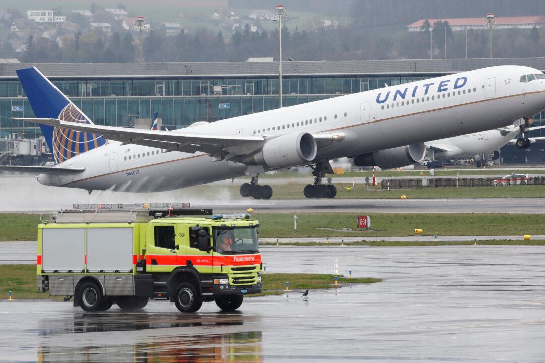 United Says Passengers Who Refuse to Wear Masks May Lose Travel Privileges