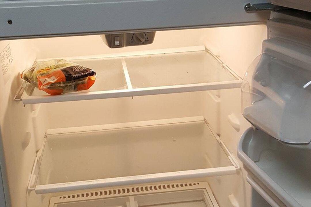 Nurse Left Emotionally Shaken When Elderly Man Asks Her to Clean Nearly Empty Fridge