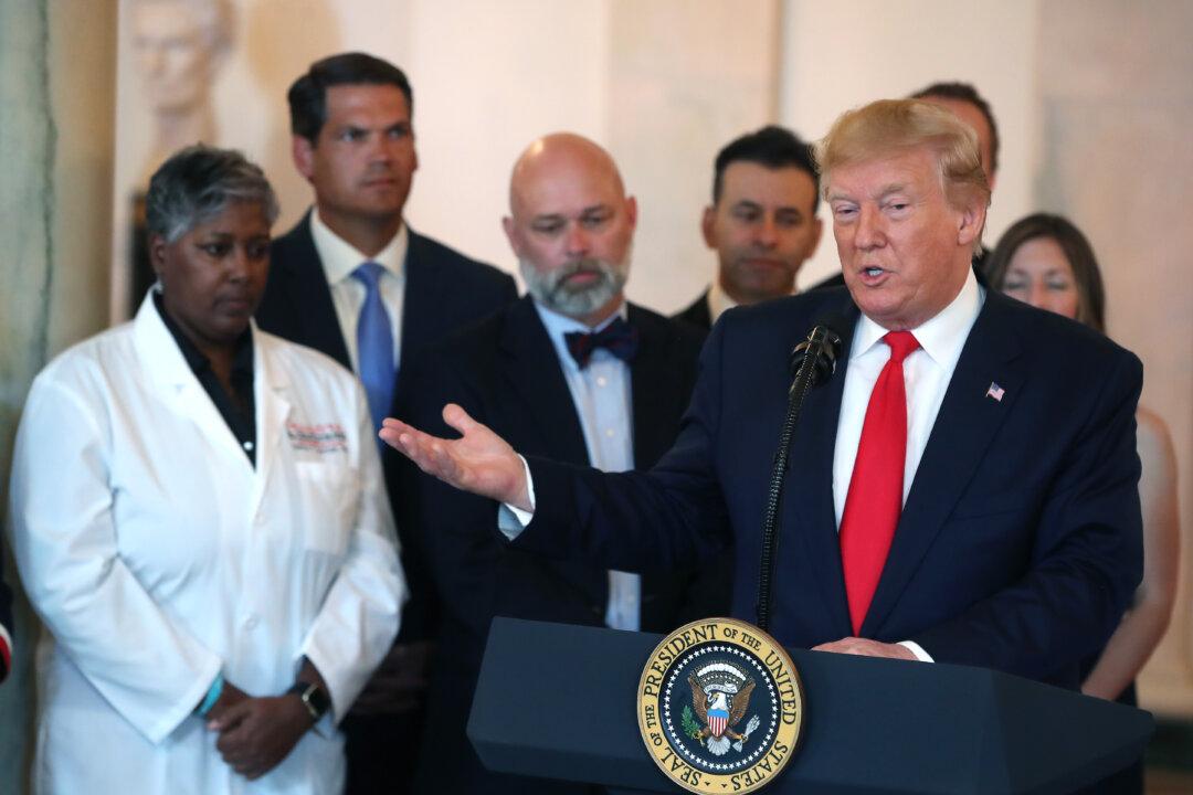 Trump Orders Disclosure of Hospital Prices