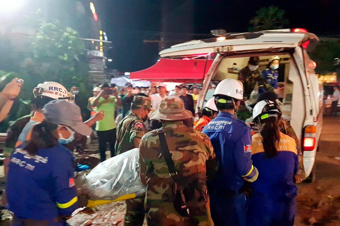 Cambodia Charges 7, Including Chinese, in Building Collapse