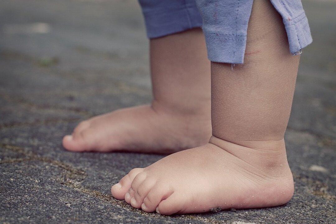 Report: Toddler Found Alone on Busy Florida Highway Wearing Only Dirty Diaper, Parents Arrested