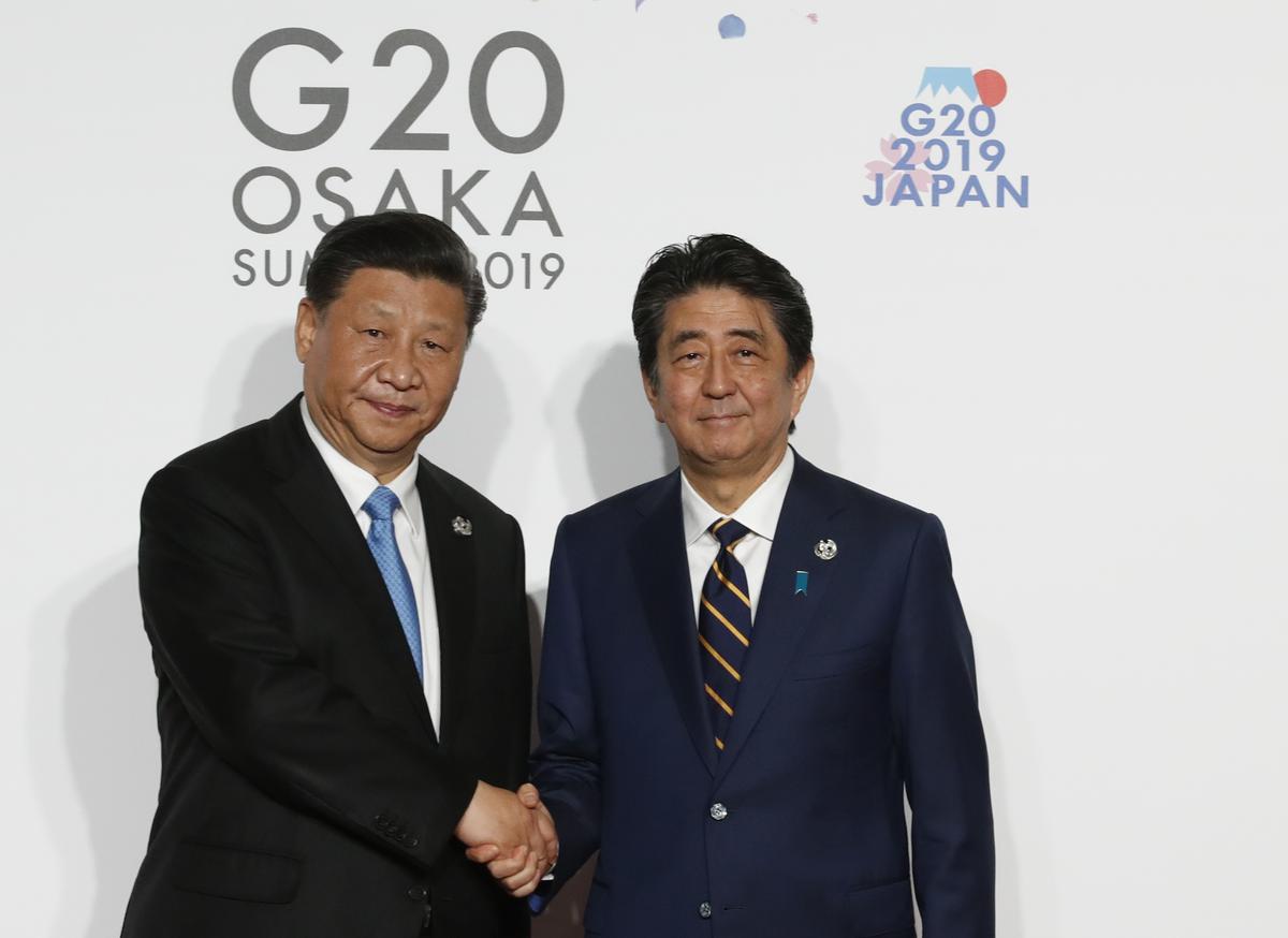 Xi Said He Wouldn’t Be Communist If Born in Japan: Shinzo Abe Memoir
