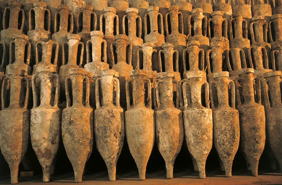 Stock image of amphora. (Stux/Pixabay)