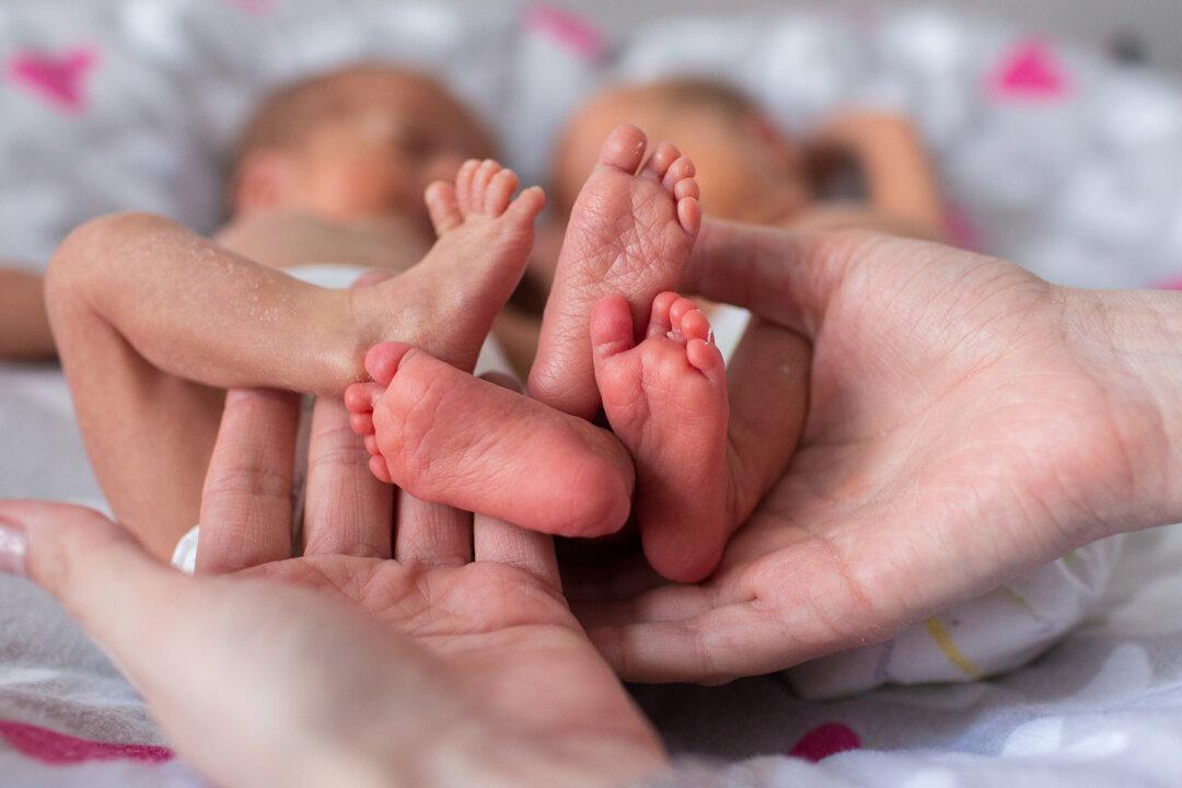 Women Think ‘Puppies’ Are Crying, Instead Find Twins With Umbilical Cords Attached
