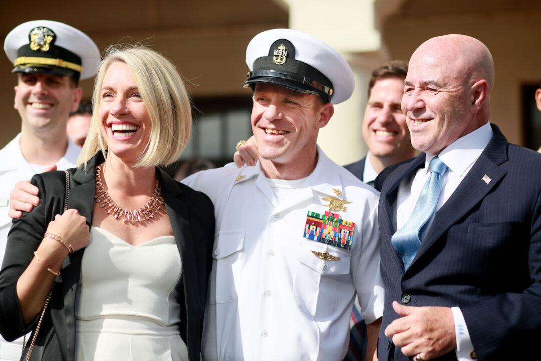 Trump Orders Revocation of Achievement Medals From Prosecutors in Navy SEAL Eddie Gallagher’s Case
