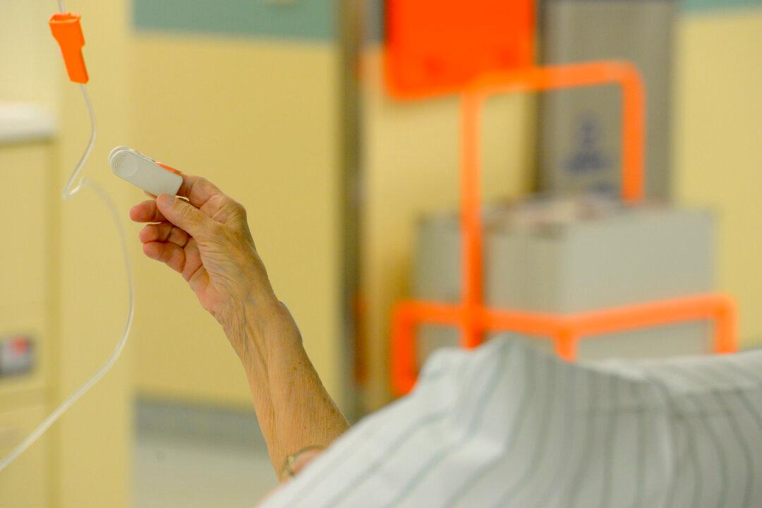 Families File Lawsuit After Sisters Took Wrong Person Off Life Support Thinking It Was Their Brother