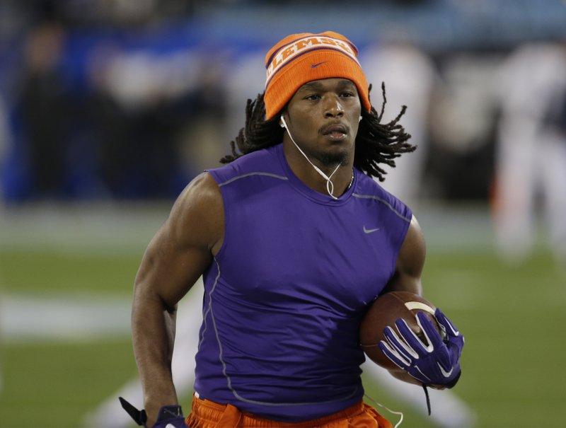 Former Clemson Tailback Tyshon Dye Dies in Lake During Family Outing