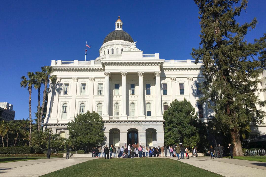 Teachers, Medical Professionals Speak Out Against Sex-Ed Laws in California