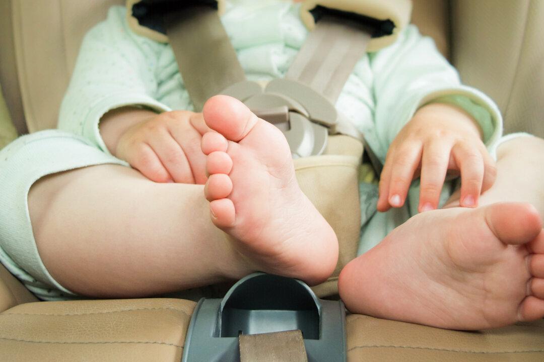 Man Sees a Crying Baby Locked in Hot Car, Whips Out Sledgehammer to Shatter the Glass