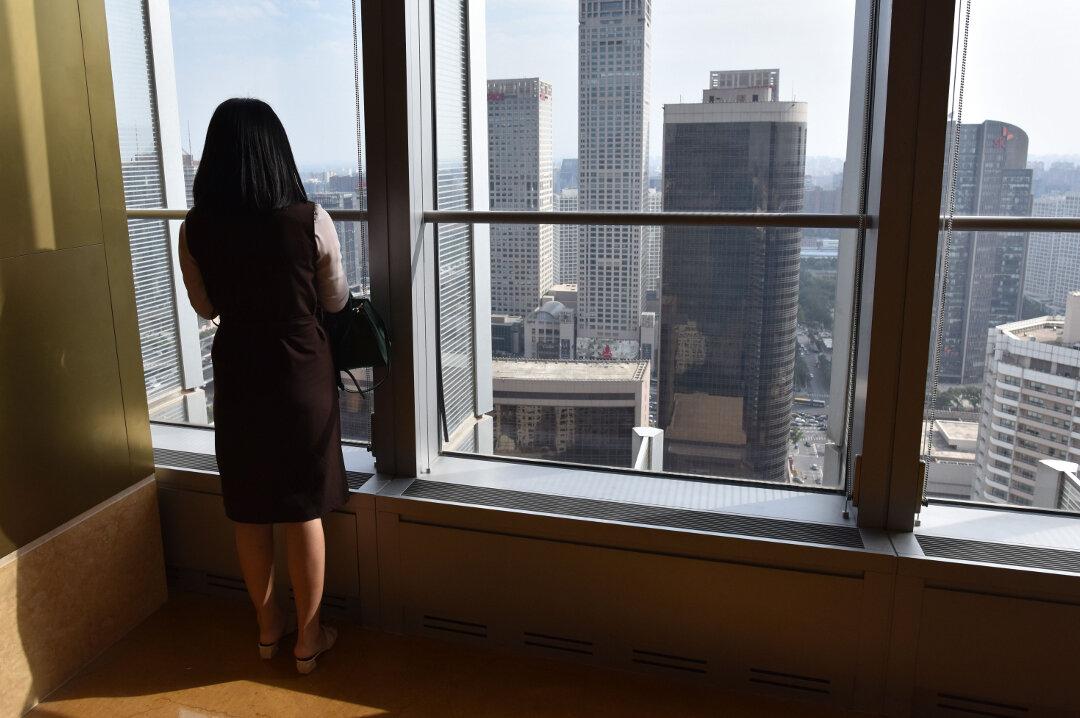 Mother Nearly Jumps to Death After Argument Over Baby’s First Words