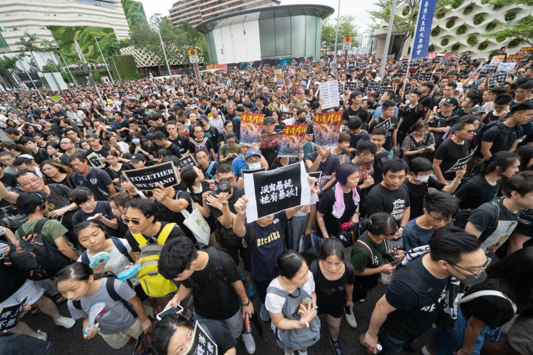 Hong Kong Leader Says Bill Is Dead, but Protesters Don’t Buy It