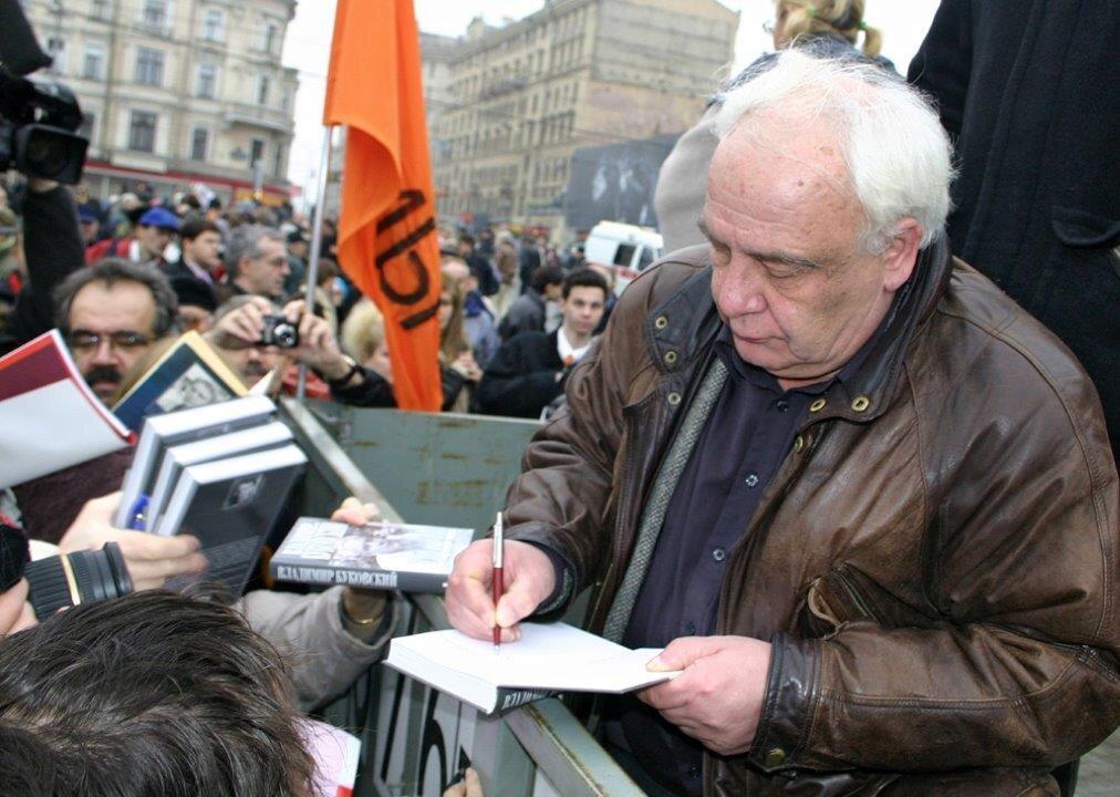 Legendary Soviet Dissident: We Need to Put Communism on Trial