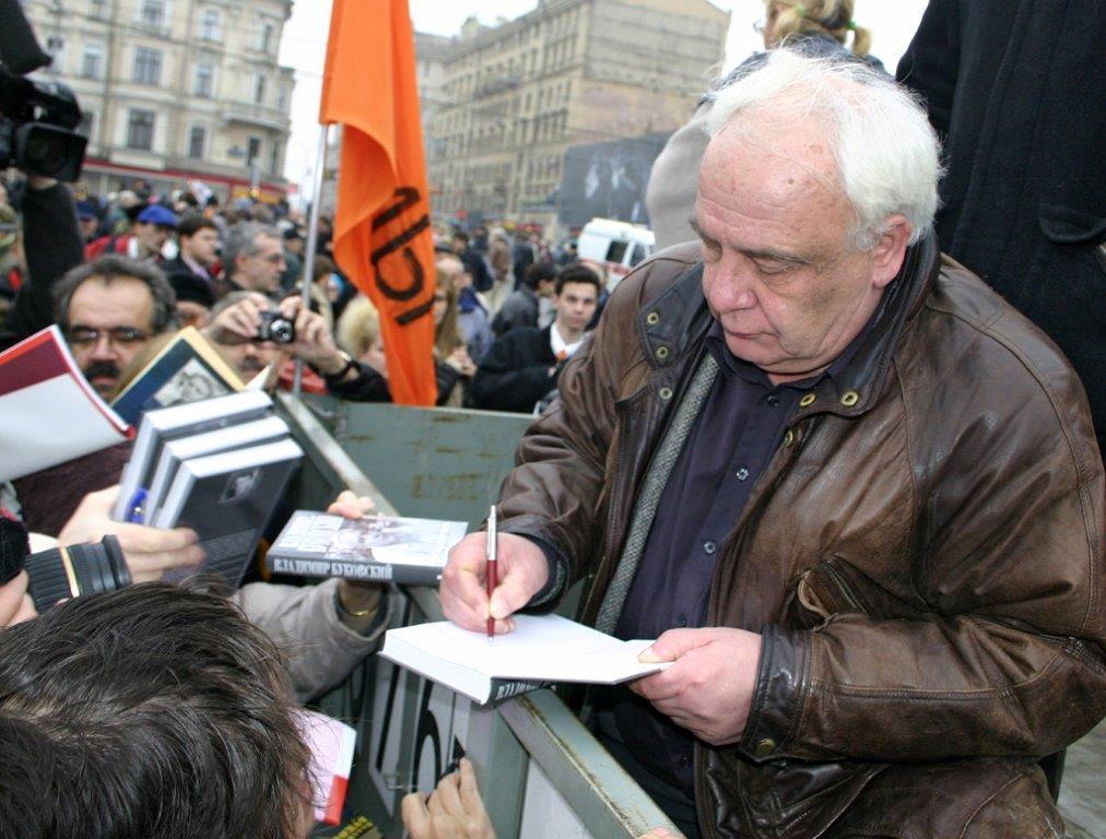 Legendary Soviet Dissident: We Need to Put Communism on Trial