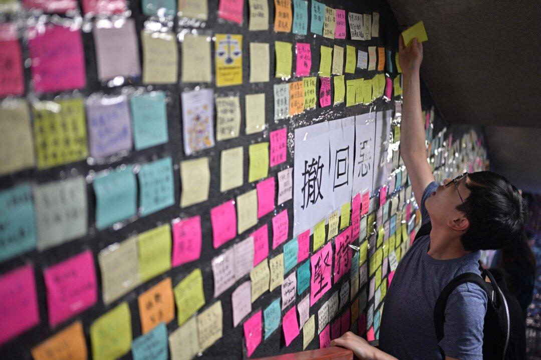 Hongkongers Plan More Protests, Creative Methods to Continue Momentum