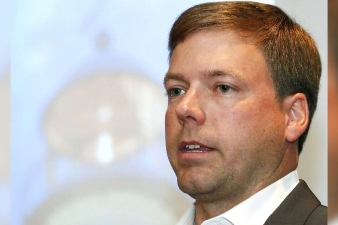 Mississippi Candidate for Governor Blocks Female Reporter From Covering His Campaign Unless Joined by a Male Colleague