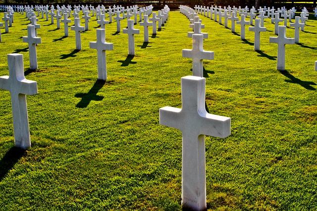 Stock image of a cemetery. (Illustration - Pixabay | <a href="https://pixabay.com/photos/war-grave-death-unknown-soldier-1371810/">GiselaFotografie</a>)
