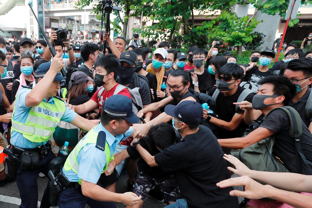 Hong Kong Protesters and Police Clash as Demonstrations Target Chinese Traders