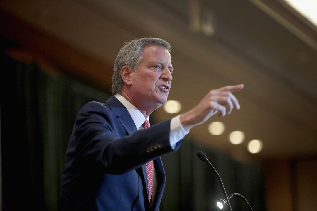 NYC’s De Blasio Defends His Absence Amid Power Outage