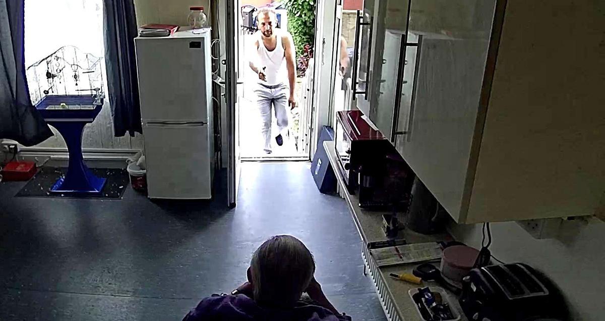Stranger Allegedly Steals Money From Wheelchair-Bound Elderly Man