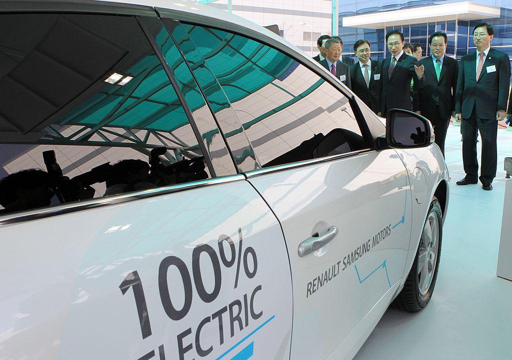 Chinese Battery Maker Recruiting Staff From South Korean Competitors, According to SK Media