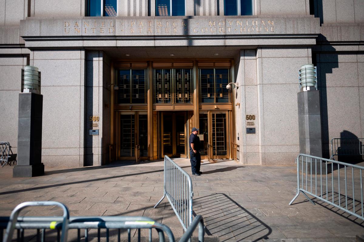 Epstein Had Cash, Diamonds, Foreign Passport in Locked Safe, Prosecutors Say