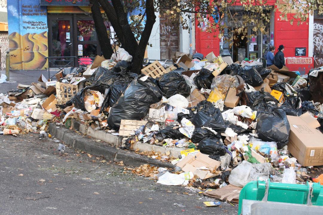 VIDEO: Landlord Clears Garbage Left by ‘Nightmare Tenants,’ Dumps Huge Pile on Their Doorstep