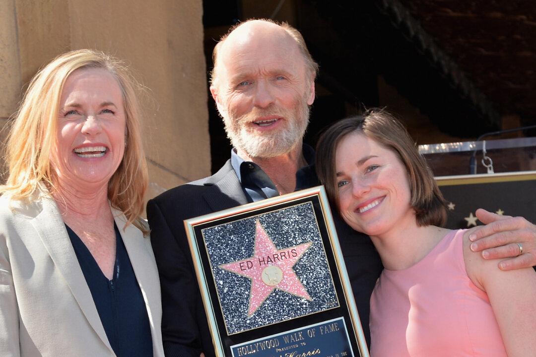 Ed Harris and Amy Madigan’s Daughter Is Grown Up, the Family Resemblance Is Uncanny