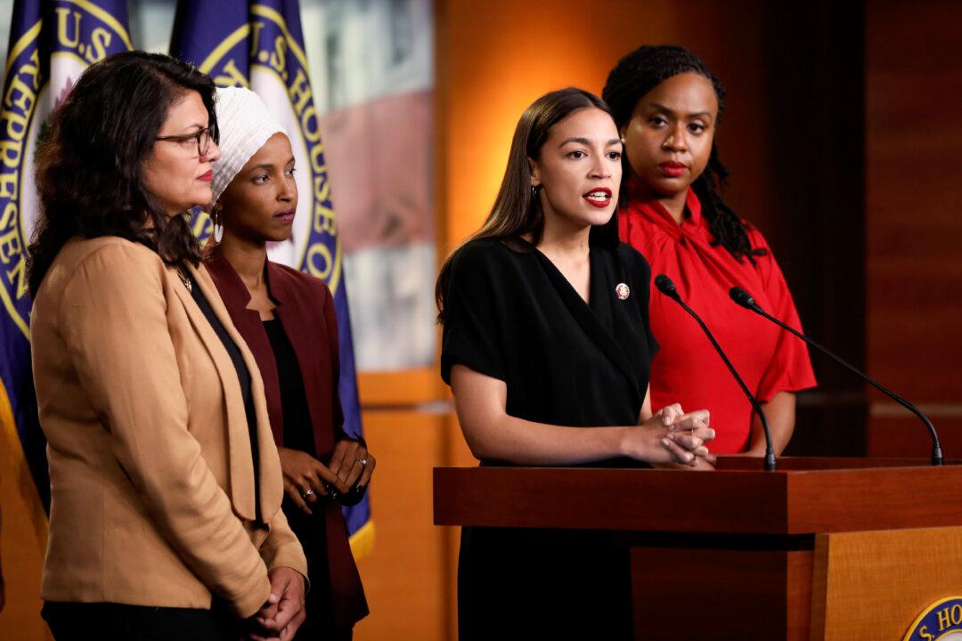 Trump Says 4 Congresswomen Should ‘Apologize to America’